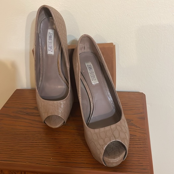 Jennifer Lopez Platform Size 8.5 - Picture 2 of 7